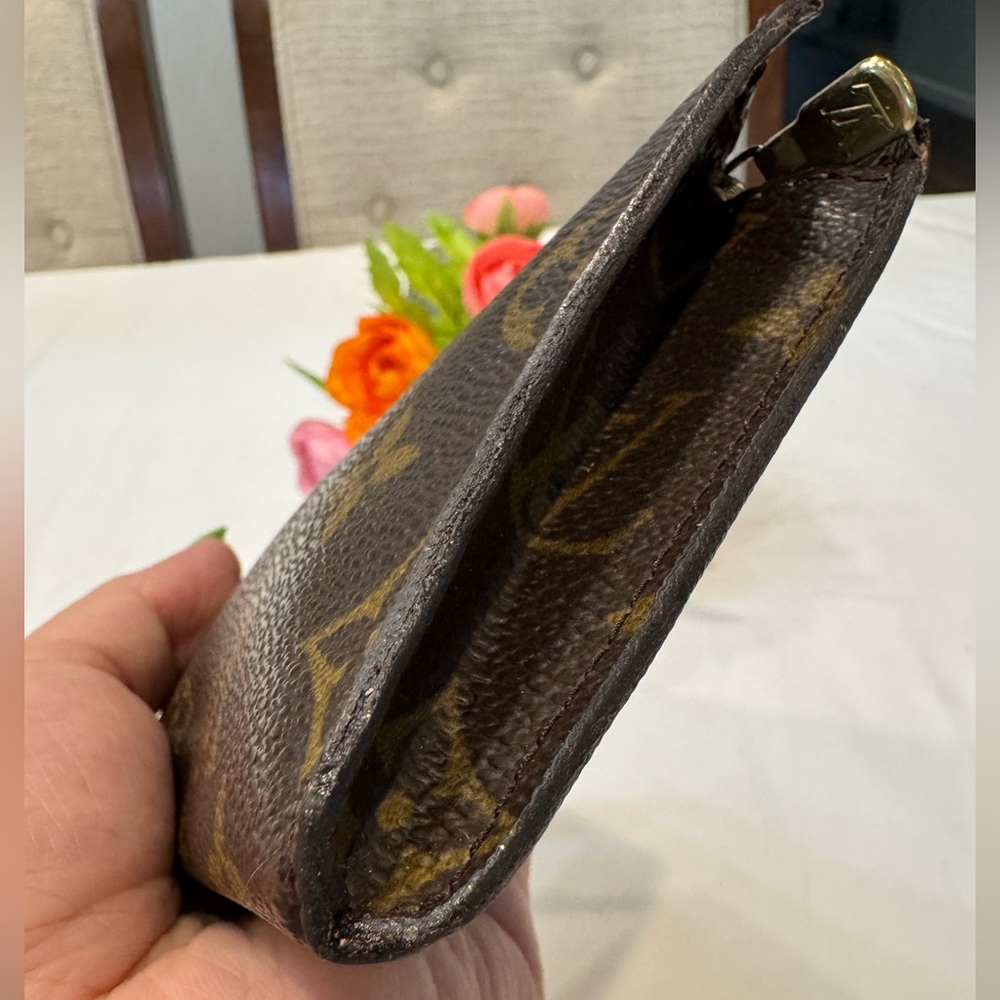 Authentic Louis Vuitton Brown Monogram Clutch - Picture 4 of 10